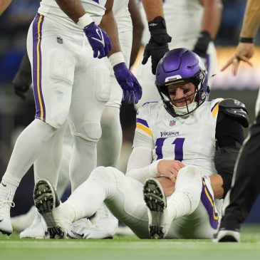 Did the Vikings handle Carson Wentz’s torn labrum correctly?