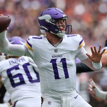Carson Wentz leads Vikings to a comeback win over Browns
