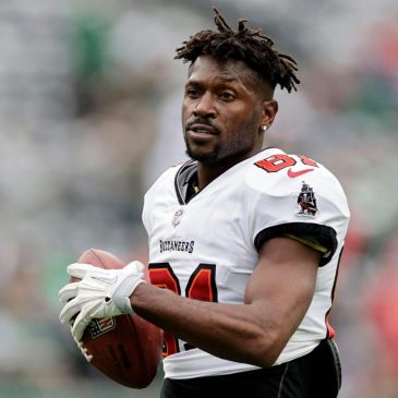 Former NFL star Antonio Brown arrested on attempted murder charge
