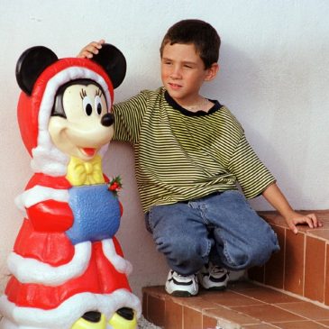 Today in History: November 25, Elian Gonzalez rescued