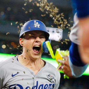 Smith’s homer in 11th lifts Dodgers over Blue Jays 5-4 to become first repeat champion in 25 years