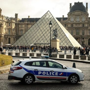 Paris prosecutor says arrested man is thought to be 4th member of Louvre heist gang