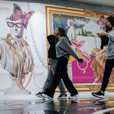 Teen brands win over wary Black Friday shoppers while other deals disappoint