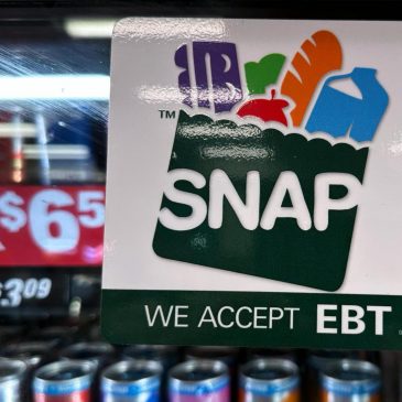 Trump administration seeks to halt SNAP food aid payments after a court order