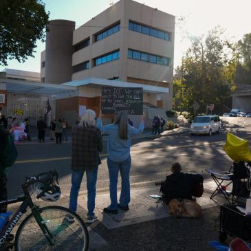 Judge again bars Trump administration from deploying troops to Portland