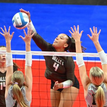 State volleyball: Apple Valley upsets East Ridge in 4A quarters
