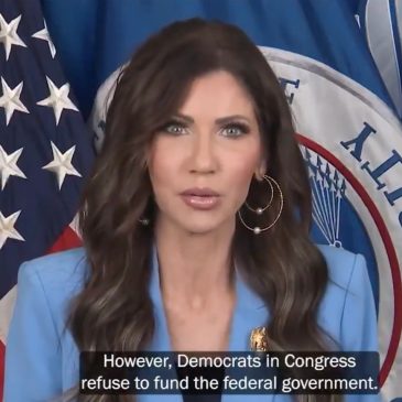 Sec. Kristi Noem hands out $10,000 bonus checks to Minnesota TSA workers and announces increased funding