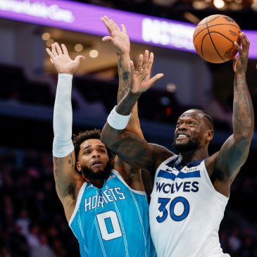 Randle leads Wolves past Charlotte