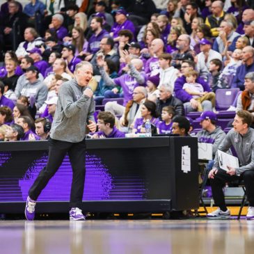 Men’s basketball: Tommies win on buzzer-beating heave