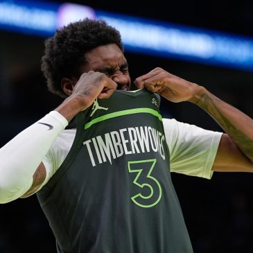 Jaden McDaniels’ iron-man streak comes to end