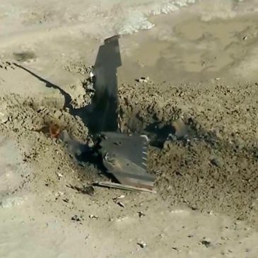 Air Force pilot safely ejects before F-16 fighter jet crashes in California desert