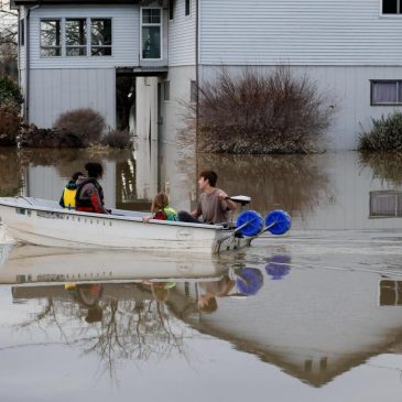 Evacuations ordered in 3 south Seattle suburbs after levee fails following week of heavy rain