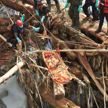 More than 1,300 dead from floods in Indonesia, Sri Lanka and Thailand as rescue efforts intensify