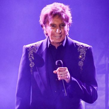 Barry Manilow to have surgery for early-stage lung cancer and postpones January concerts