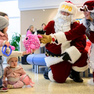 St. Paul Cops and Kids bring Santa, Mrs. Claus (and elves) to Children’s MN