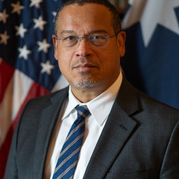 Woodbury couple defrauded visa-seekers to live lavish lifestyle, lawsuit says