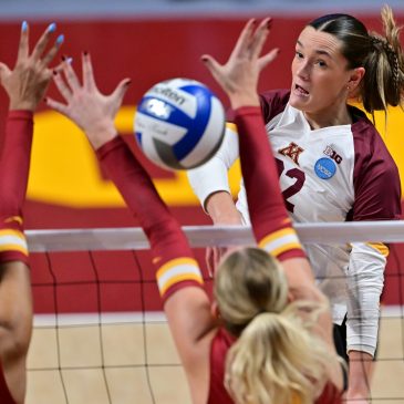 Gophers sweep Iowa State to move into Sweet 16