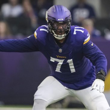 Vikings star left tackle Christian Darrisaw out for the season