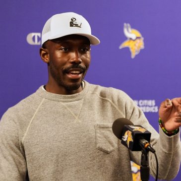 Charley Walters: Who will absorb blame for Vikings’ nose dive?