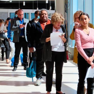 US unemployment claims fall again last week, remain at historically healthy level