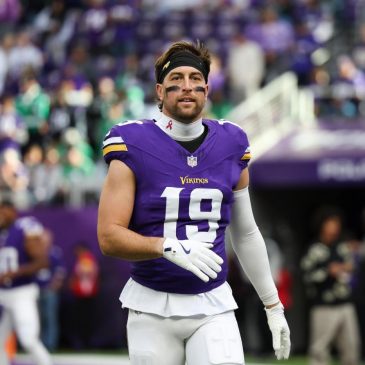 A day after leaving Vikings, Adam Thielen signs with Steelers