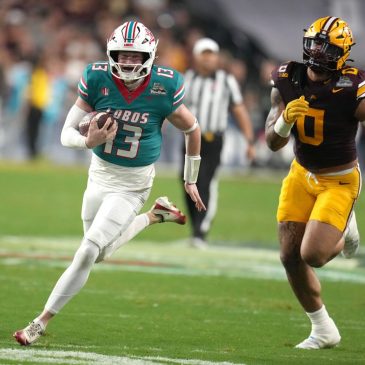 Anthony Smith announces return to Gophers for 2026