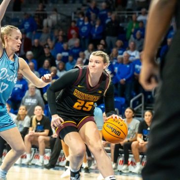 Women’s basketball: Grace Grocholski leads Gophers past Drake, 68-43