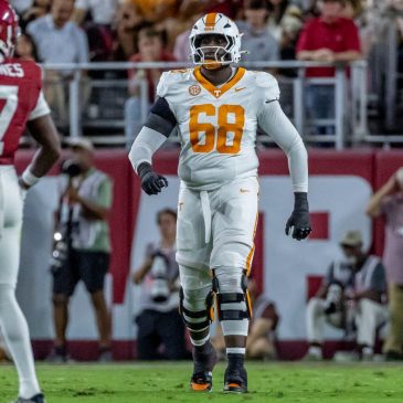 Gophers add massive Tennessee lineman transfer Bennett Warren