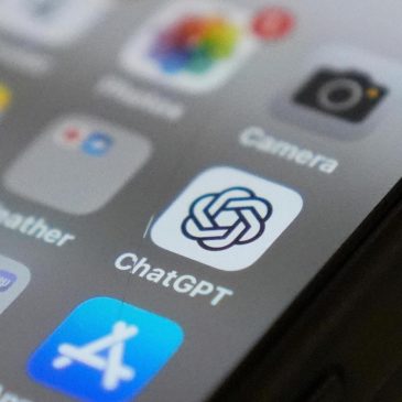 Catherine Thorbecke: Forget DeepSeek, dying alone is China’s latest tech obsession