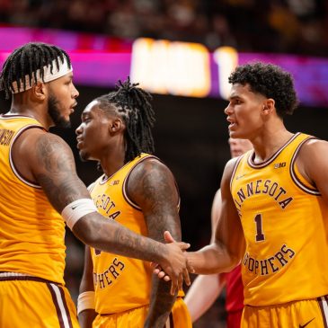 Gophers lose to Badgers on last-second shot