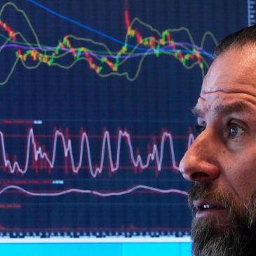 US stocks dip again as oil and gold prices rise