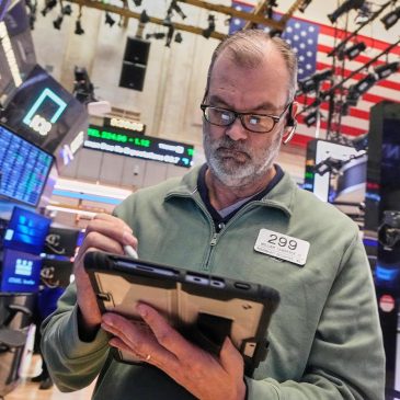 US stocks drift as gold’s price keeps ripping higher