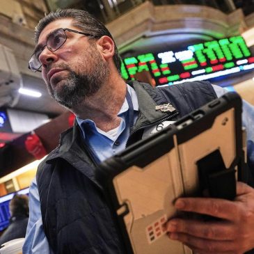 Stocks waver on Wall Street and remain near records