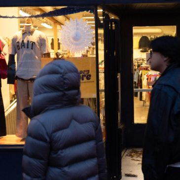 Retail sales rose a better-than-expected 0.6% in November as the holiday season kicked into gear