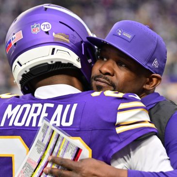 Frederick: Is it in Brian Flores best interest to stay with the Vikings?