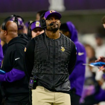 Brian Flores agrees to contract extension with Vikings