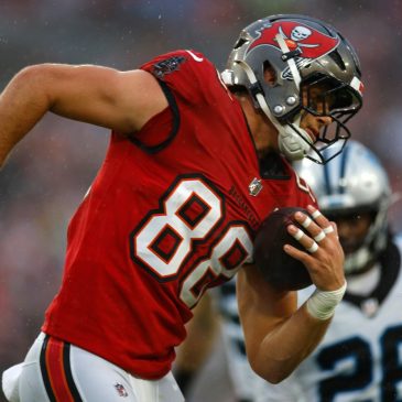 Buccaneers top Panthers, keep NFC South title hopes alive