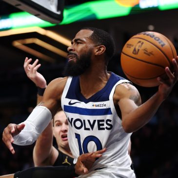 Chris Finch usually sticks with struggling Timberwolves’ vets. Will he do the same with Mike Conley?