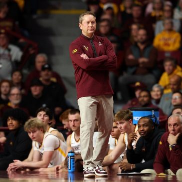 As Gophers fans boo refs, coach Niko Medved takes high road