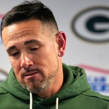 Packers face uncertain future after playoff collapse in Chicago