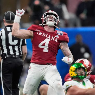 Peach Bowl: Indiana smites Oregon