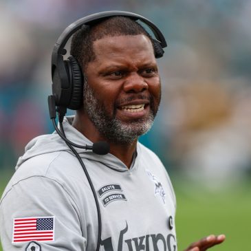 Vikings reportedly lose defensive backs coach Daronte Jones