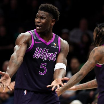 Warriors overwhelm Timberwolves