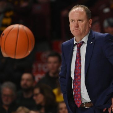 Gophers coach Niko Medved points out long losing streak to Badgers
