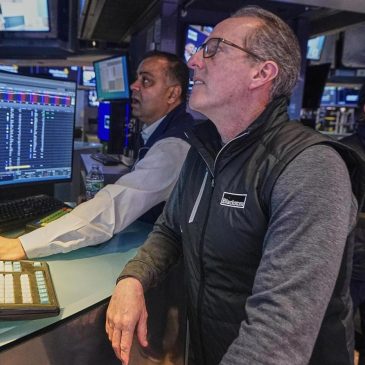 US stocks drift after big rallies that began in Asia run out of momentum