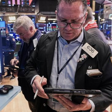 Wall Street bounces back as tech stocks recover and bitcoin stops plunging