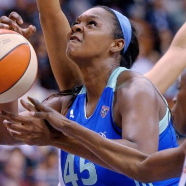 2-time WNBA champion Kara Braxton dies at 43 after being in a car crash