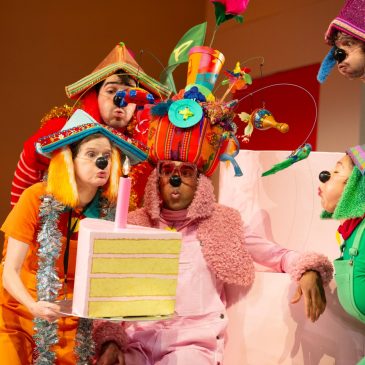 Review: CTC’s bilingual ‘Go, Dog. Go!’ could be the clowning kids need