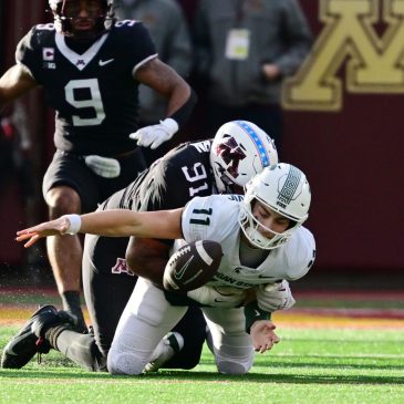 Gophers’ Deven Eastern invited to NFL Scouting Combine