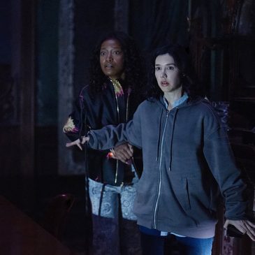 Review: With a dose of paranoia and a charming cast, ‘The ‘Burbs’ draws you into its mystery